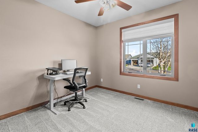 8609 S Carver Cir Circle, Sioux Falls, SD 57108