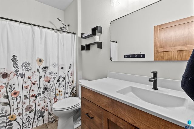 8609 S Carver Cir Circle, Sioux Falls, SD 57108