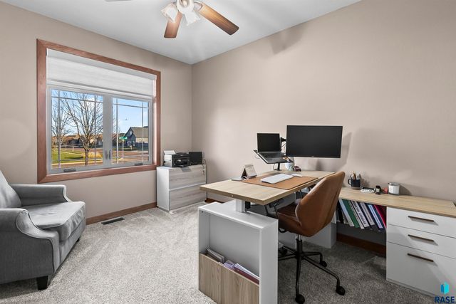 8609 S Carver Cir Circle, Sioux Falls, SD 57108