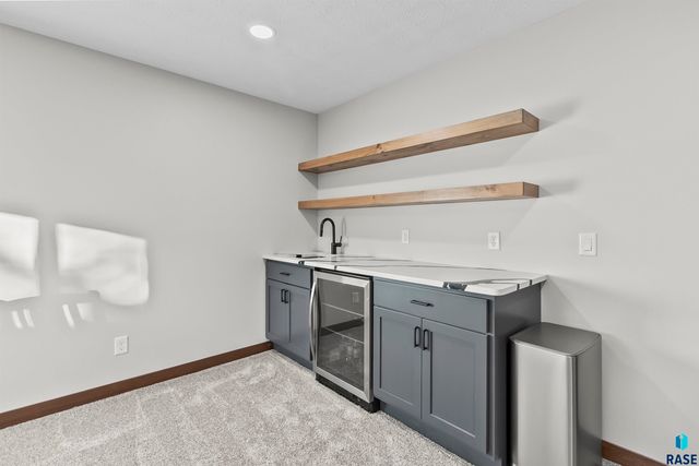 8609 S Carver Cir Circle, Sioux Falls, SD 57108