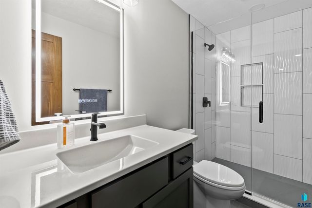 8609 S Carver Cir Circle, Sioux Falls, SD 57108