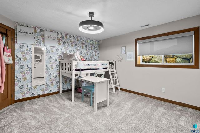 8609 S Carver Cir Circle, Sioux Falls, SD 57108