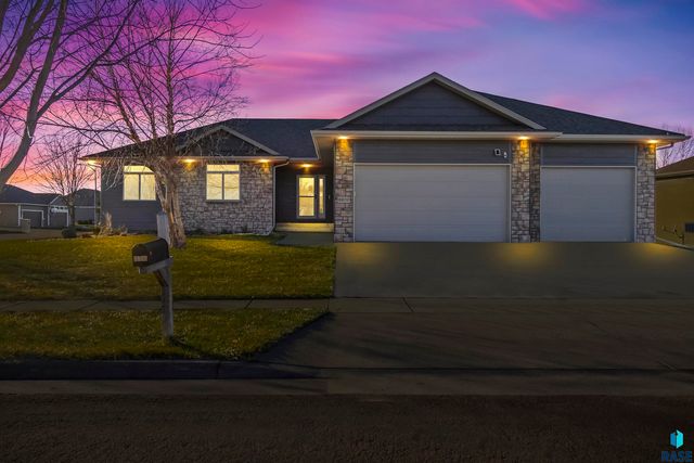 8609 S Carver Cir Circle, Sioux Falls, SD 57108