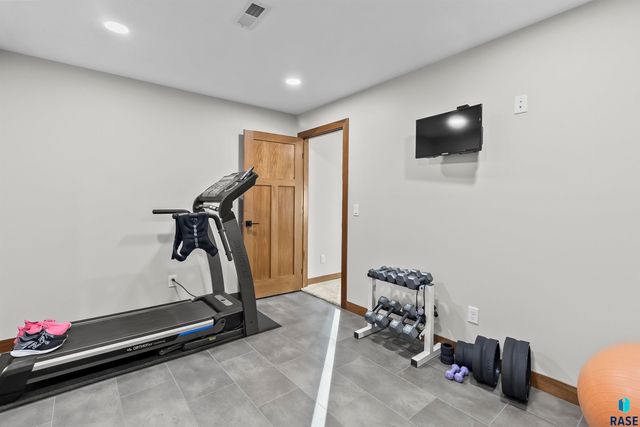 8609 S Carver Cir Circle, Sioux Falls, SD 57108