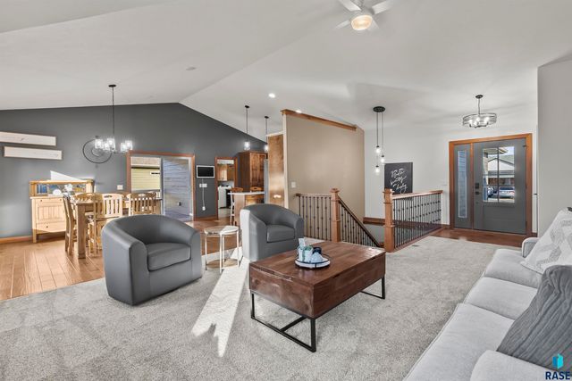 8609 S Carver Cir Circle, Sioux Falls, SD 57108