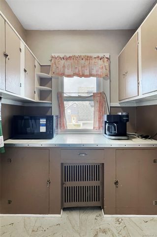 85 Overocker Road, Poughkeepsie, NY 12603