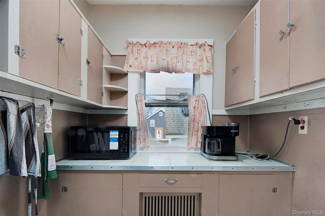 85 Overocker Road, Poughkeepsie, NY 12603