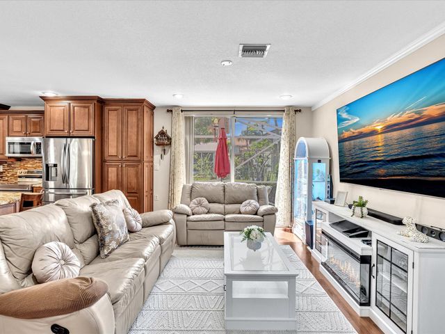 11566 NW 5th Street, Coral Springs, FL 33071