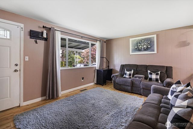 30573 5th Avenue SW, Federal Way, WA 98023