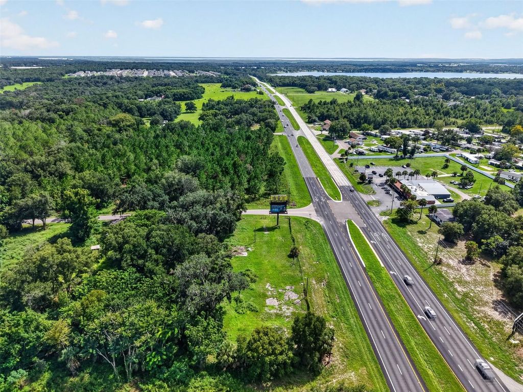 Image 10 of property listing at 6001 N ORANGE BLOSSOM TRAIL, Orlando, FL 32810