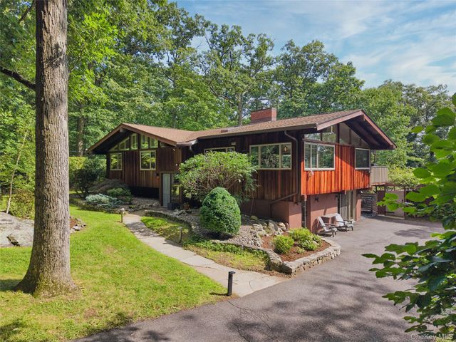 68 Spice Bush Lane, Tuxedo Park, NY 10987