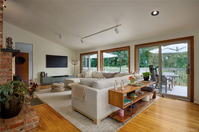 68 Spice Bush Lane, Tuxedo Park, NY 10987