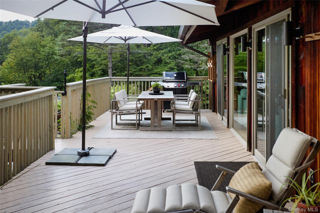 68 Spice Bush Lane, Tuxedo Park, NY 10987