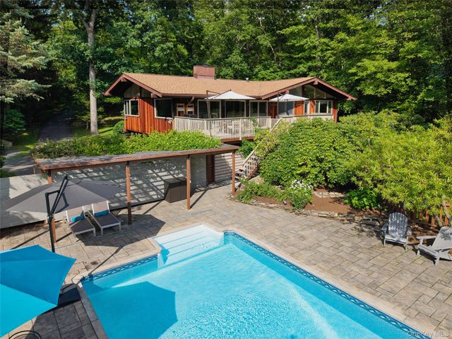68 Spice Bush Lane, Tuxedo Park, NY 10987