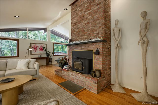 68 Spice Bush Lane, Tuxedo Park, NY 10987
