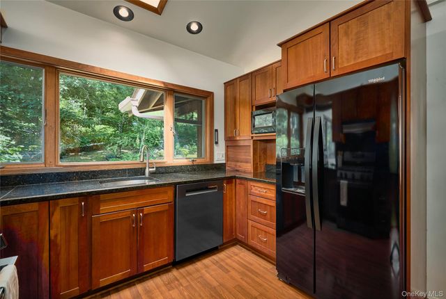 68 Spice Bush Lane, Tuxedo Park, NY 10987