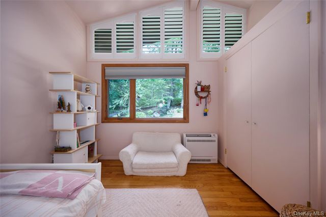68 Spice Bush Lane, Tuxedo Park, NY 10987