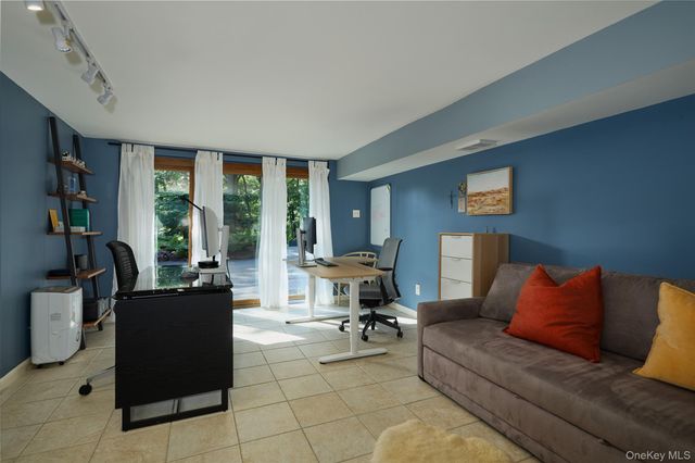 68 Spice Bush Lane, Tuxedo Park, NY 10987
