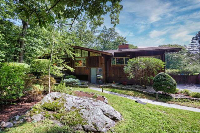 68 Spice Bush Lane, Tuxedo Park, NY 10987