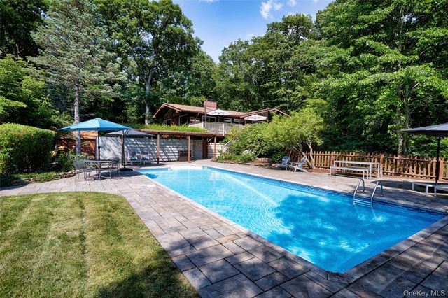 68 Spice Bush Lane, Tuxedo Park, NY 10987