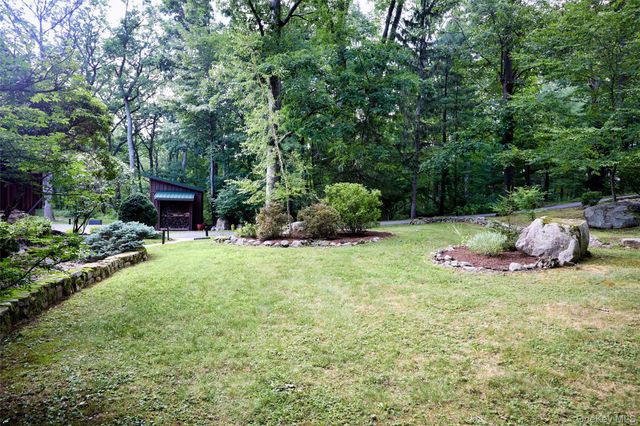 68 Spice Bush Lane, Tuxedo Park, NY 10987