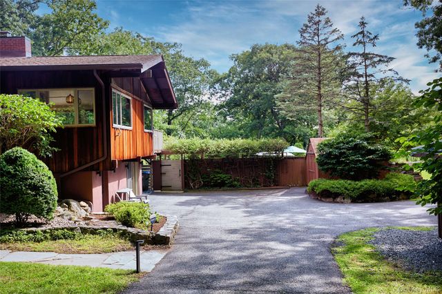68 Spice Bush Lane, Tuxedo Park, NY 10987