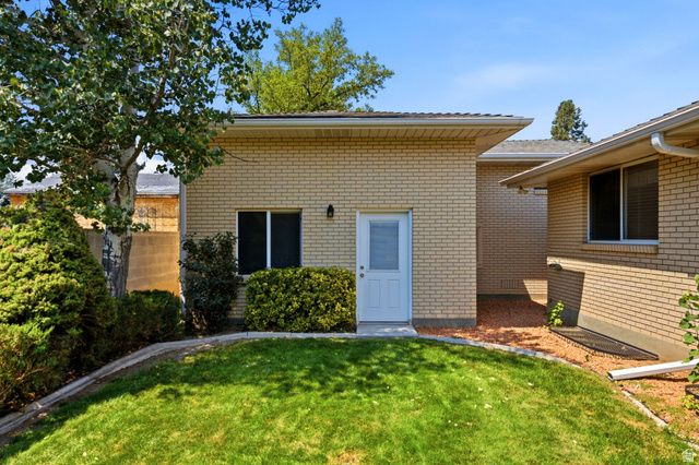 1852 E WILD WILLOW LN, Sandy, UT 84093