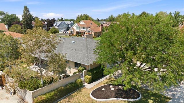 1852 E WILD WILLOW LN, Sandy, UT 84093