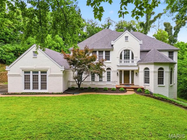 655 Old Riverwoods Lane, Chesterfield, MO 63017