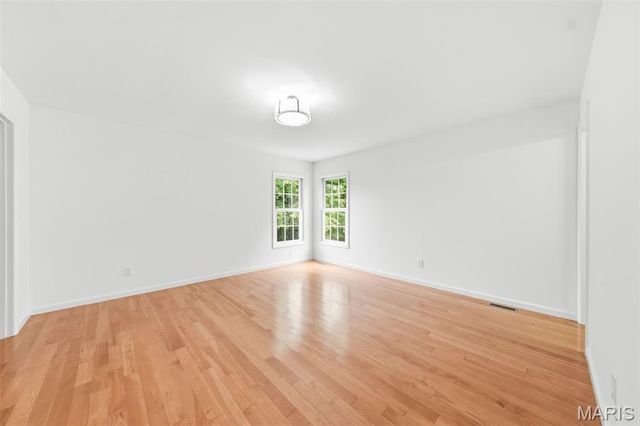 655 Old Riverwoods Lane, Chesterfield, MO 63017