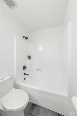 655 Old Riverwoods Lane, Chesterfield, MO 63017