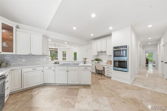 655 Old Riverwoods Lane, Chesterfield, MO 63017