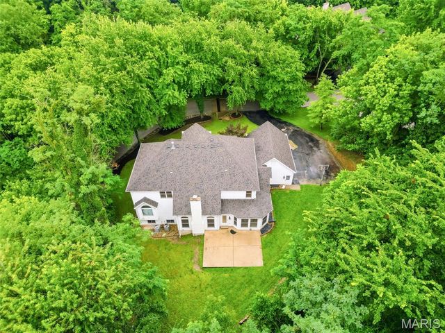 655 Old Riverwoods Lane, Chesterfield, MO 63017