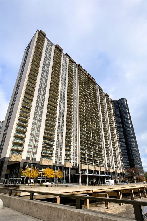 400 E Randolph Street 3314, Chicago, IL 60601