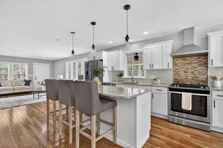 10 Mattakeesett Ave, Pembroke, MA 02359