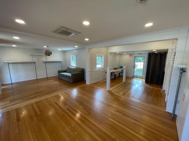 855 Main Street, West Dennis, MA 02670