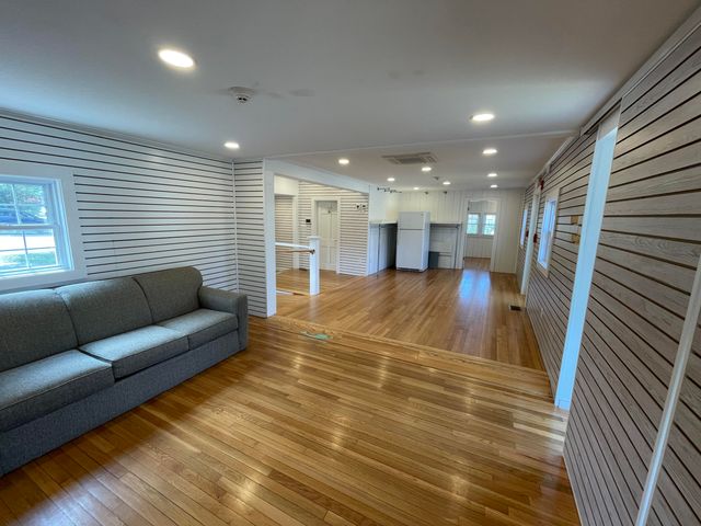 855 Main Street, West Dennis, MA 02670