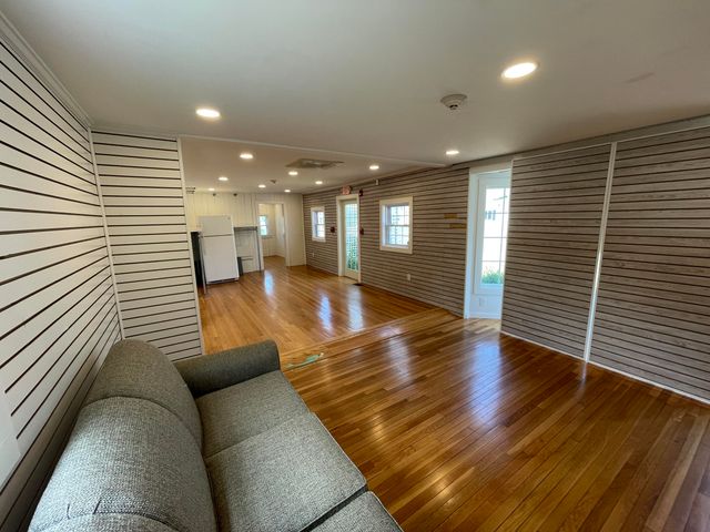 855 Main Street, West Dennis, MA 02670