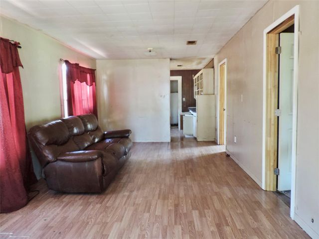 127 S Fenner Avenue, Cleveland, TX 77327