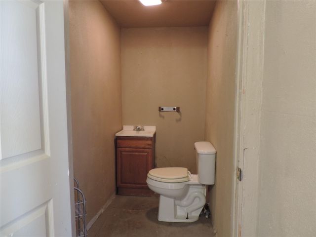 127 S Fenner Avenue, Cleveland, TX 77327