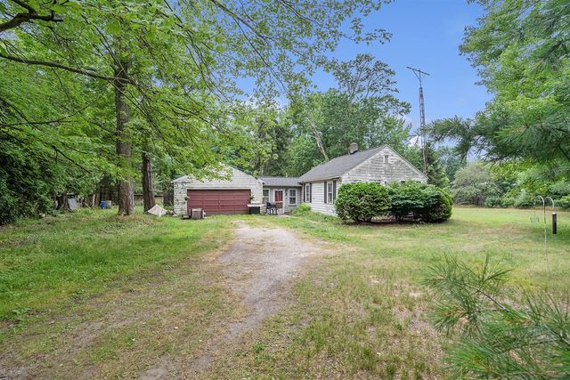 1103 W Mt Garfield Road, Norton Shores, MI 49441