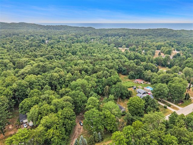 1103 W Mt Garfield Road, Norton Shores, MI 49441