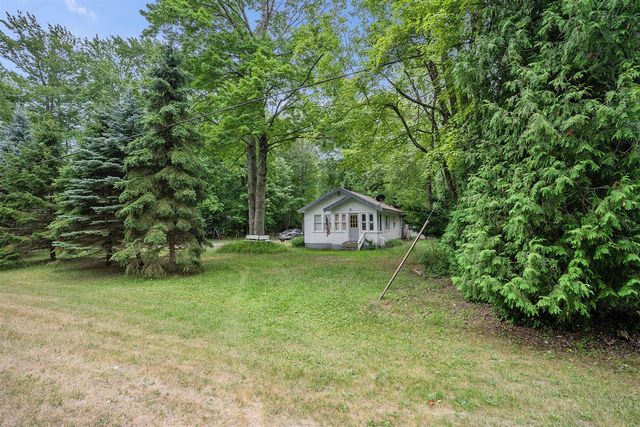 1103 W Mt Garfield Road, Norton Shores, MI 49441