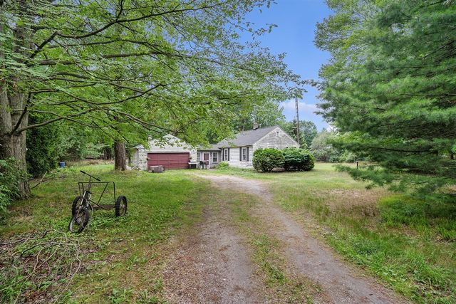 1103 W Mt Garfield Road, Norton Shores, MI 49441