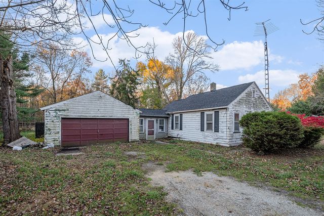 1103 W Mt Garfield Road, Norton Shores, MI 49441