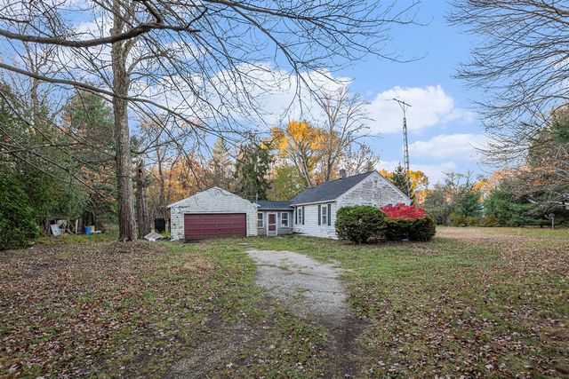 1103 W Mt Garfield Road, Norton Shores, MI 49441