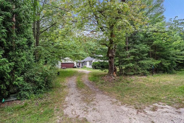 1103 W Mt Garfield Road, Norton Shores, MI 49441