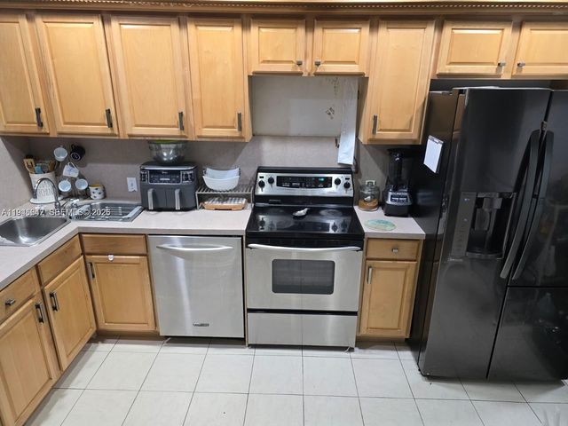 2733 Washington St, Hollywood, FL 33020