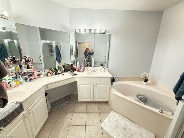 6210 Wilshire Pines CIR 1, Naples, FL 34109