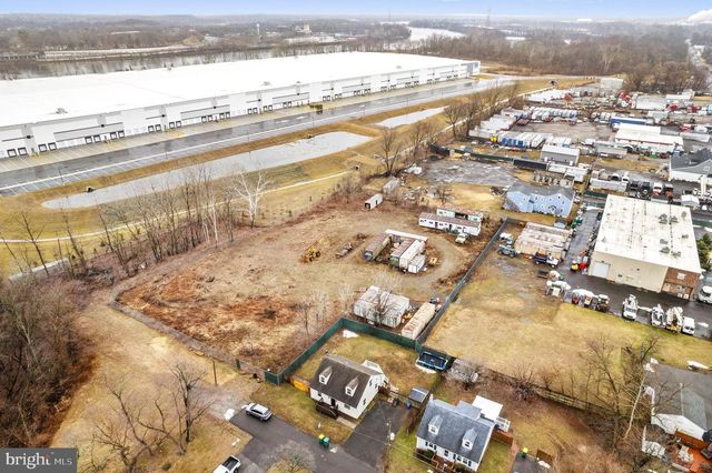 29 3RD, Morrisville, PA 19067